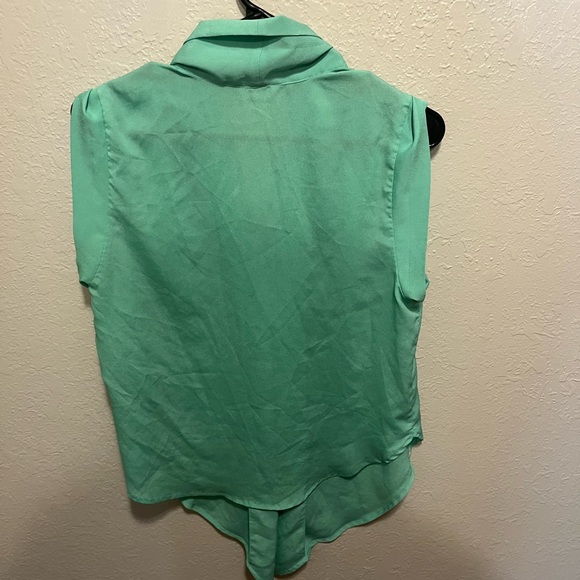 Candie’s front tie top - Picture 2 of 2